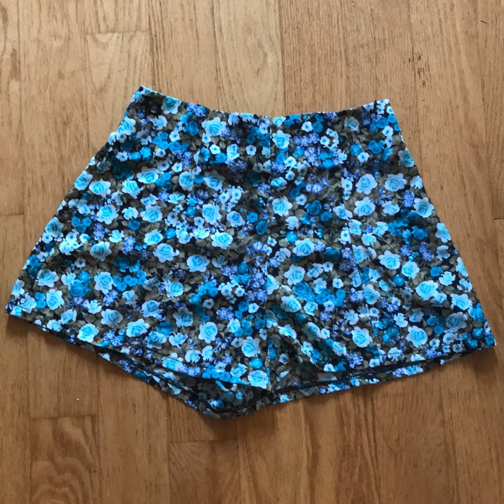 Flower pattern shorts